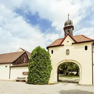 & Reitsportzentrum Kreuth 2* Heideck